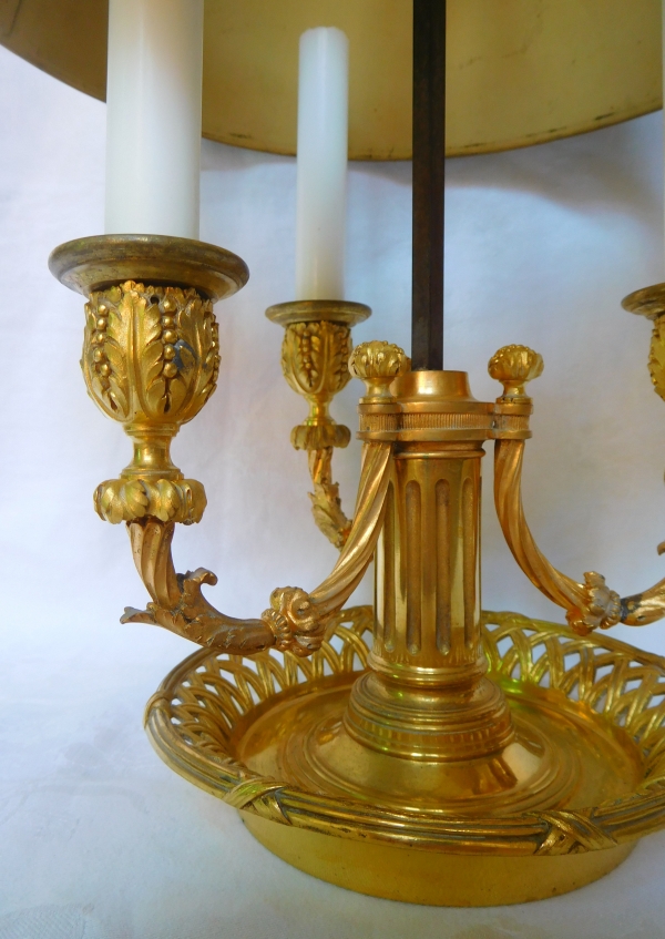 Lampe bouillotte en bronze ciselé et doré de style Louis XVI d'époque XIXe siècle