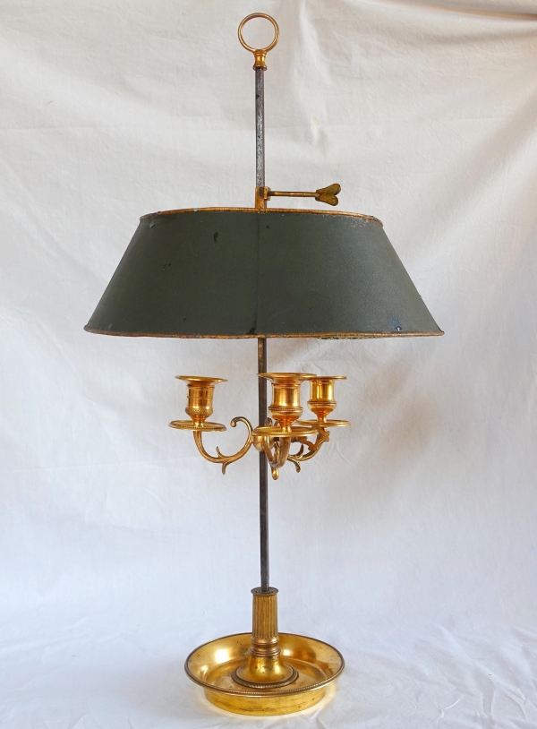 Lampe bouillotte de style Louis XVI en bronze ciselé et doré, début XIXe siècle