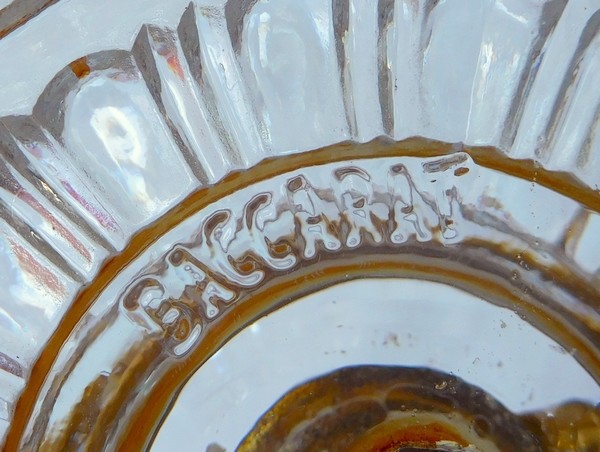 Lampe à huile en cristal de Baccarat rouge et blanc, modèle Renaissance - signée