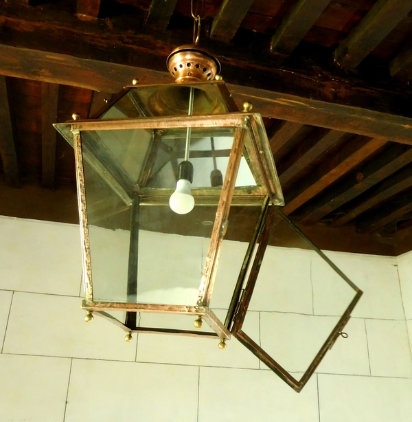 Grande lanterne de vestibule de château, cuivre et verre soufflé, époque XVIIIe siècle