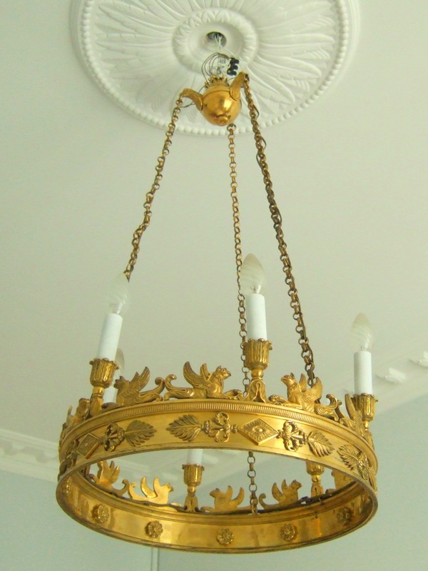 Lustre Empire en bronze ciselé et doré au mercure, aux sphinges, aigles et couronne comtale