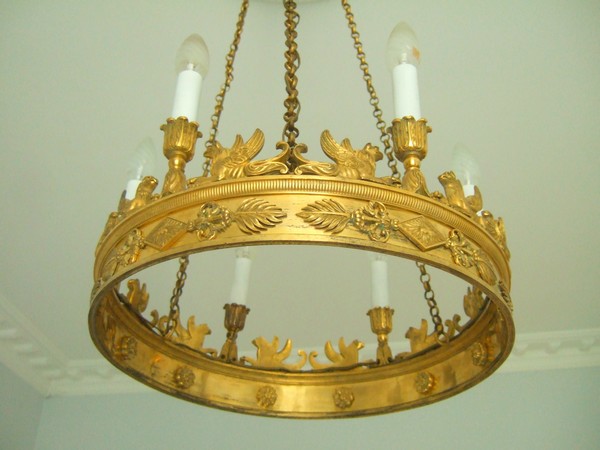 Lustre Empire en bronze ciselé et doré au mercure, aux sphinges, aigles et couronne comtale