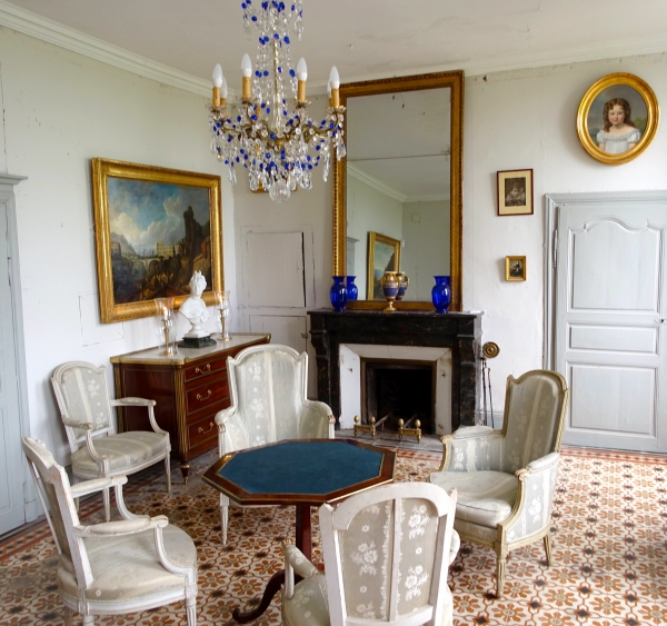 Louis XVI style Baccarat crystal and bronze chandelier, 19th century production