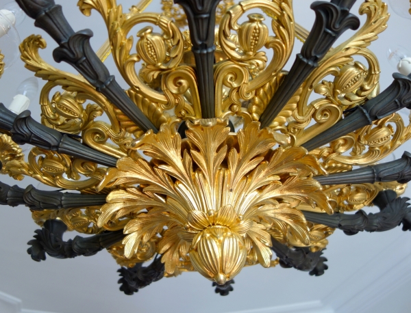 Large 12 lights patinated and gilt bronze chandelier, early 19th century - circa 1830