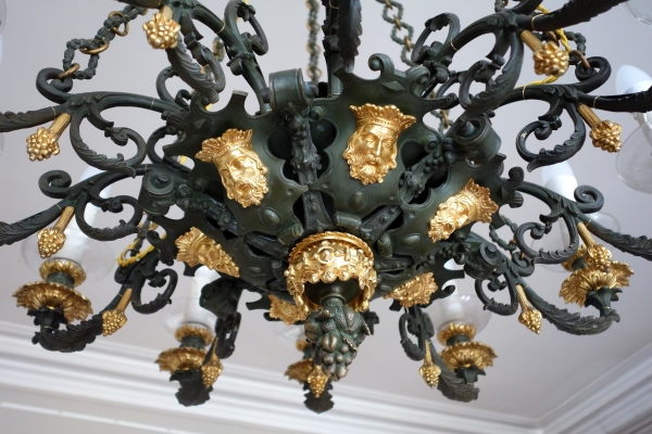 Large 12 lights patinated bronze & ormolu chandelier made for a duke, early 19th century circa 1830