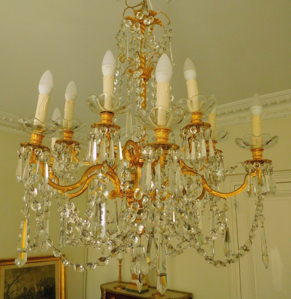 Lustre à 12 feux de style Louis XVI en cristal de Baccarat et bronze doré