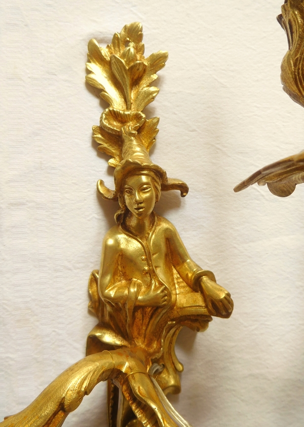 Paire d'appliques de style Louis XV en bronze doré aux Chinois 
