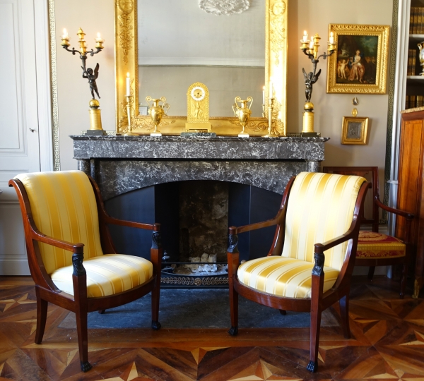 Ravrio : pair of Empire ormolu bronze candlesticks, early 19th century