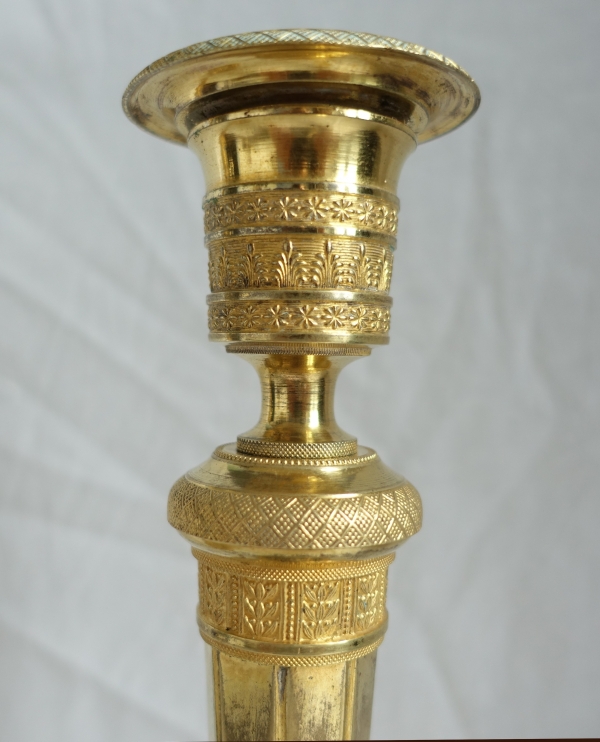 Ravrio : pair of Empire ormolu bronze candlesticks, early 19th century