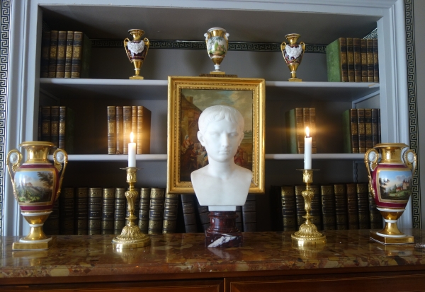 Pair of Louis XVI ormolu candlesticks, mercury gilt - 18th century