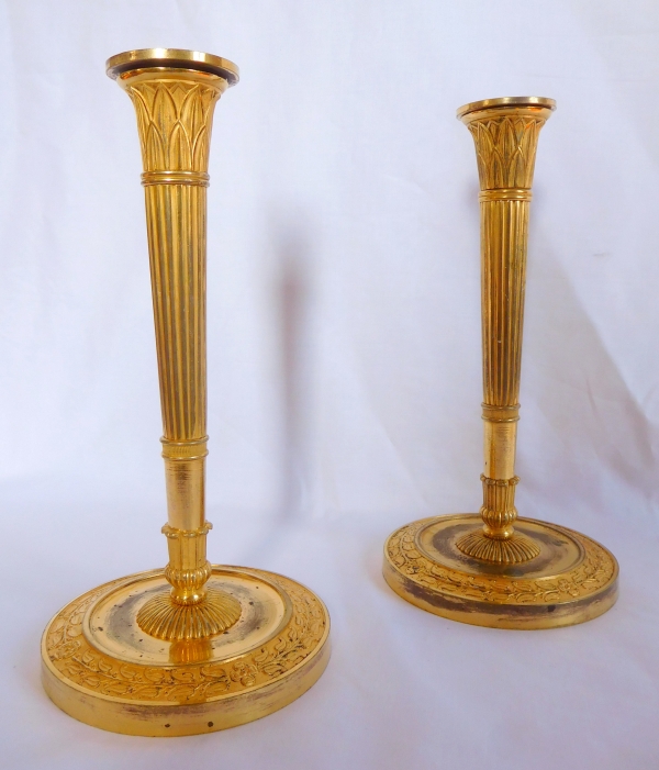 Claude Galle : paire de bougeoirs carquois Empire en bronze doré - modèle identique à Fontainebleau