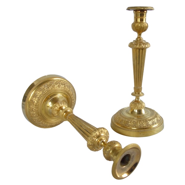 Paire de bougeoirs flambeaux Louis XVI, bronze finement ciselé & doré au mercure - Galle / Ravrio