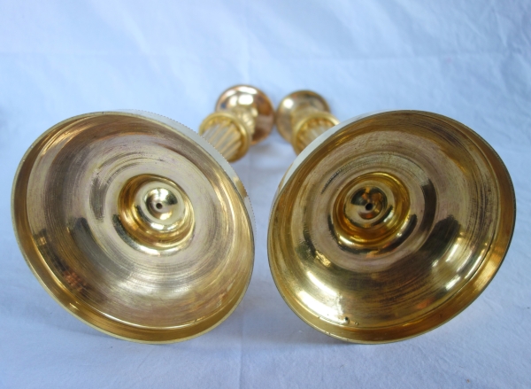 Paire de bougeoirs flambeaux Louis XVI, bronze finement ciselé & doré au mercure - Galle / Ravrio