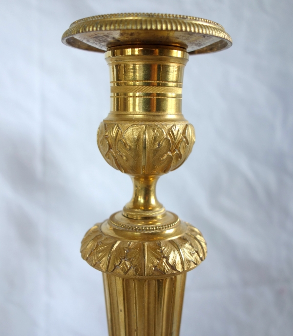 Paire de bougeoirs flambeaux Louis XVI, bronze finement ciselé & doré au mercure - Galle / Ravrio