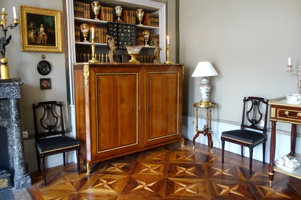 Paire de bougeoirs flambeaux Louis XVI, bronze finement ciselé & doré au mercure - Galle / Ravrio