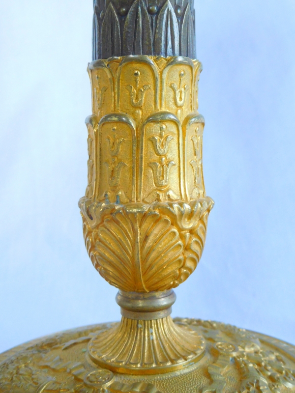 Paire de bougeoirs flambeaux en bronze patiné & doré d'époque Empire Restauration - 29cm