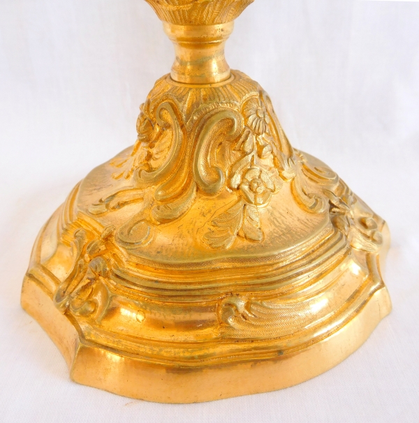 Paire de bougeoirs en bronze doré Rocaille style Louis XV - XIXe siècle