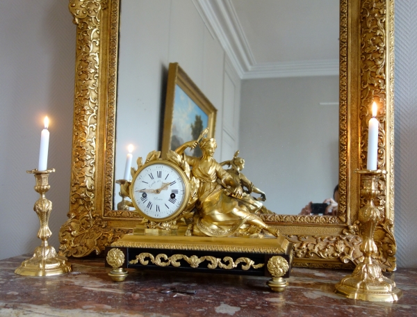 Paire de bougeoirs / flambeaux de style Louis XV Transition en bronze ciselé et doré à l'or fin