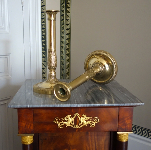 Paire de flambeaux / bougeoirs en canon d’époque Empire Restauration en bronze ciselé - 27,5cm