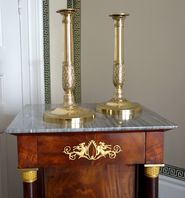 Paire de flambeaux / bougeoirs en canon d’époque Empire Restauration en bronze ciselé - 27,5cm