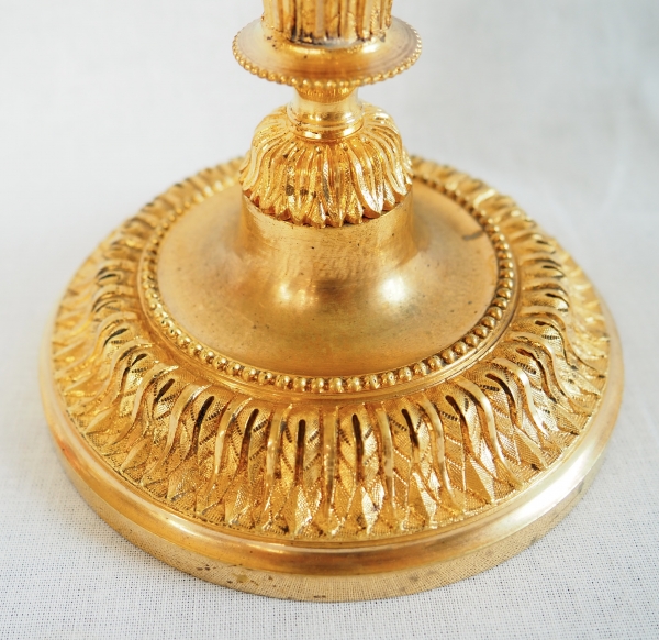 Paire de bougeoirs en bronze ciselé et doré à l'or fin, style Louis XVI époque Napoléon III