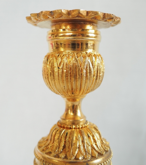Paire de bougeoirs en bronze ciselé et doré à l'or fin, style Louis XVI époque Napoléon III