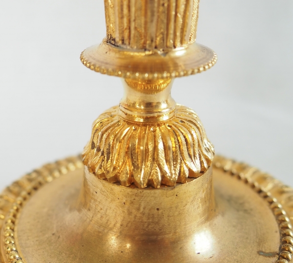 Paire de bougeoirs en bronze ciselé et doré à l'or fin, style Louis XVI époque Napoléon III