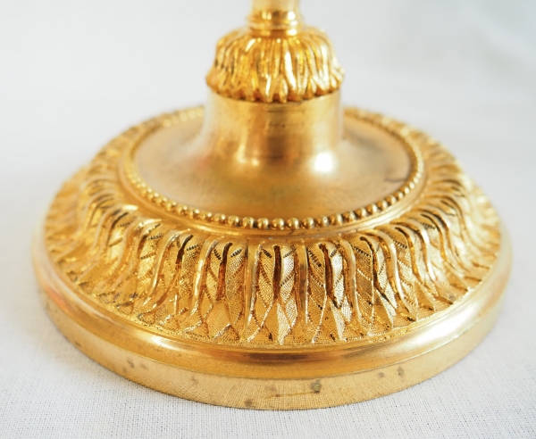 Paire de bougeoirs en bronze ciselé et doré à l'or fin, style Louis XVI époque Napoléon III
