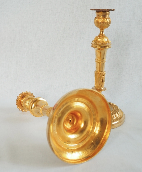 Paire de bougeoirs en bronze ciselé et doré à l'or fin, style Louis XVI époque Napoléon III
