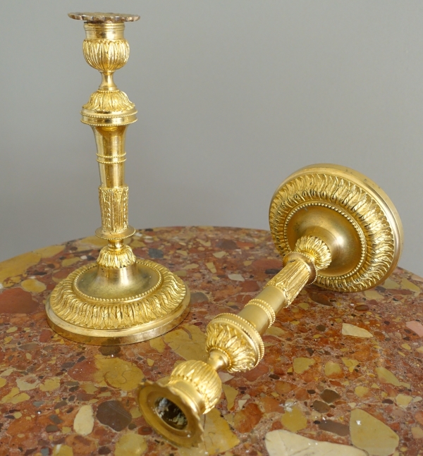 Paire de bougeoirs en bronze ciselé et doré à l'or fin, style Louis XVI époque Napoléon III