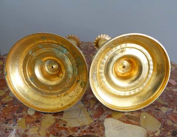 Paire de bougeoirs en bronze ciselé et doré à l'or fin, style Louis XVI époque Napoléon III