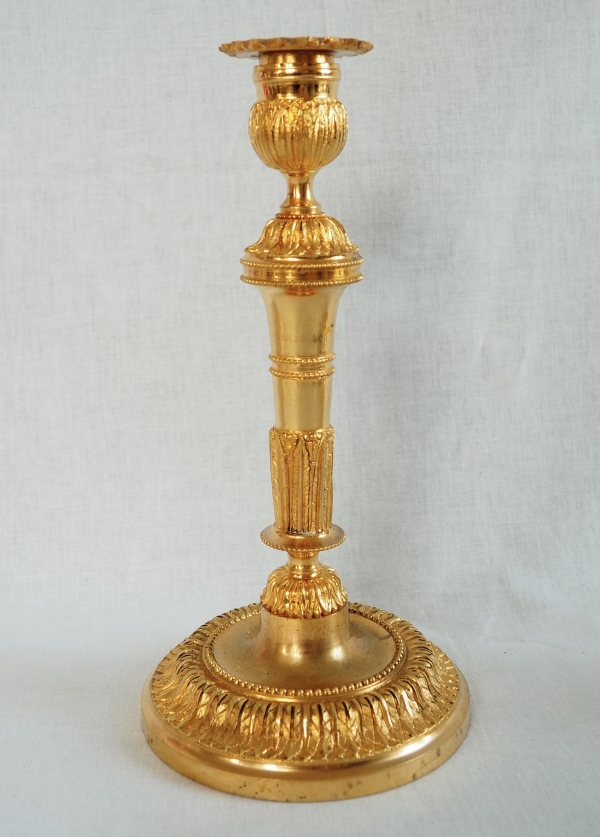Paire de bougeoirs en bronze ciselé et doré à l'or fin, style Louis XVI époque Napoléon III