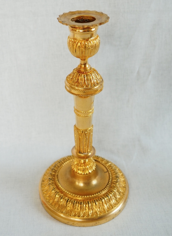 Paire de bougeoirs en bronze ciselé et doré à l'or fin, style Louis XVI époque Napoléon III