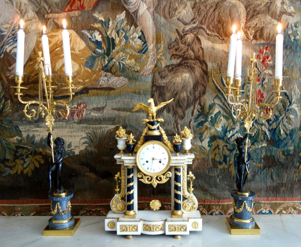Paire de candélabres en marbre bleu turquin, bronze ciselé & doré au mercure d'époque Louis XVI