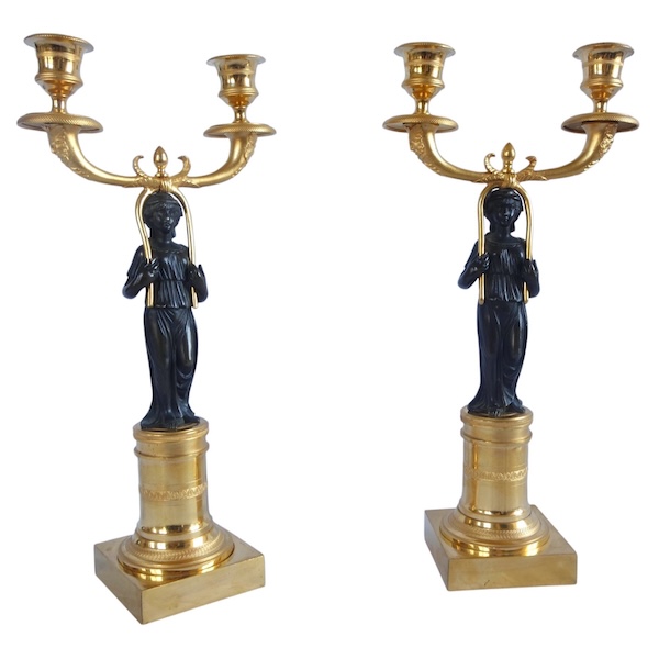 Paire de candélabres d'époque Consulat en bronze patiné et doré - 35,5cm