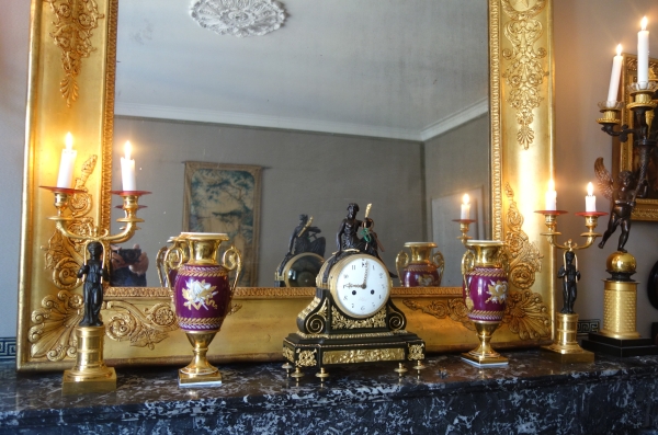 Paire de candélabres d'époque Consulat en bronze patiné et doré - 35,5cm