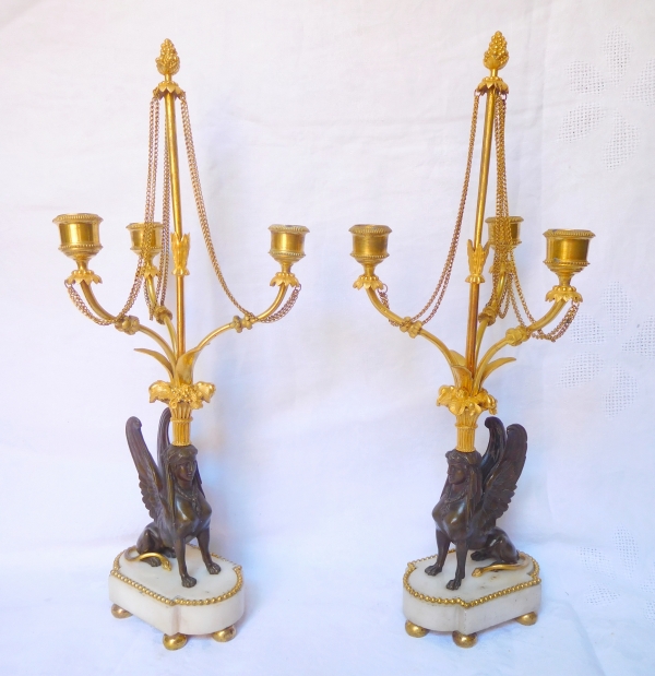 Paire de candélabres Directoire aux sphinges, époque fin XVIIIe début XIXe siècle - bronze et marbre