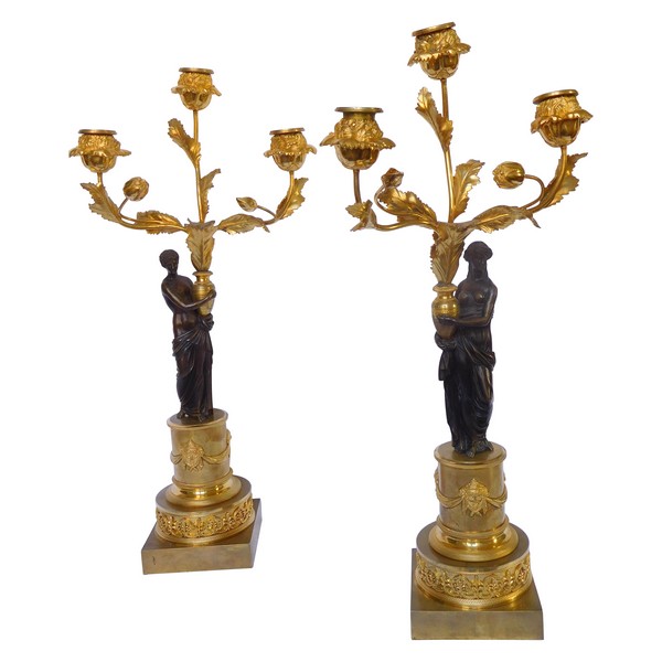 Paire de candélabres aux Romains, bronze patiné et doré, époque Empire