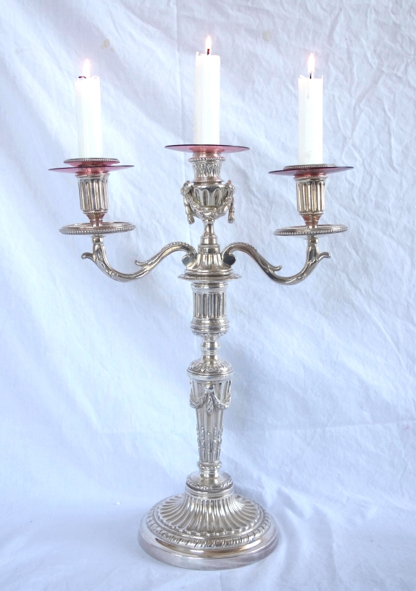 Paire de flambeaux candélabres d'époque Louis XVI en bronze argenté, usage 1 à 3 feux
