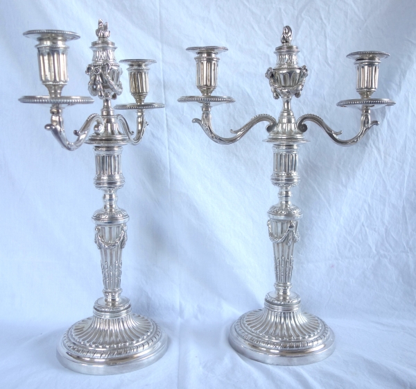 Paire de flambeaux candélabres d'époque Louis XVI en bronze argenté, usage 1 à 3 feux
