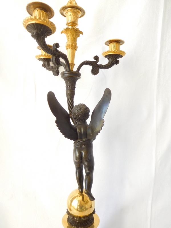 Paire de grands candélabres Empire en bronze doré aux enfants ailés attribués à Gérard Jean Galle