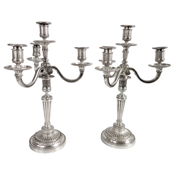 Paire de grands candélabres de style Louis XVI à 4 feux en bronze argenté