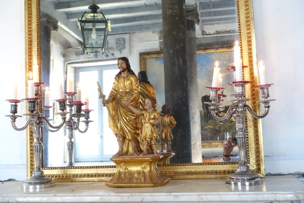 Paire de grands candélabres de style Louis XVI à 4 feux en bronze argenté