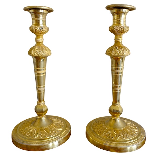 Paire de flambeaux bougeoirs Empire en bronze doré au mercure - travail Russe ou Suédois