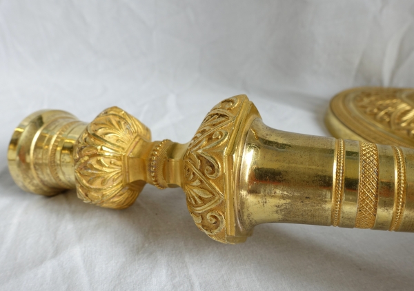 Paire de flambeaux bougeoirs Empire en bronze doré au mercure - travail Russe ou Suédois