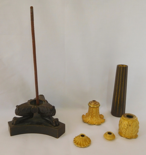Paire de flambeaux / bougeoirs Empire en bronze doré au mercure & bronze patiné , époque Restauration
