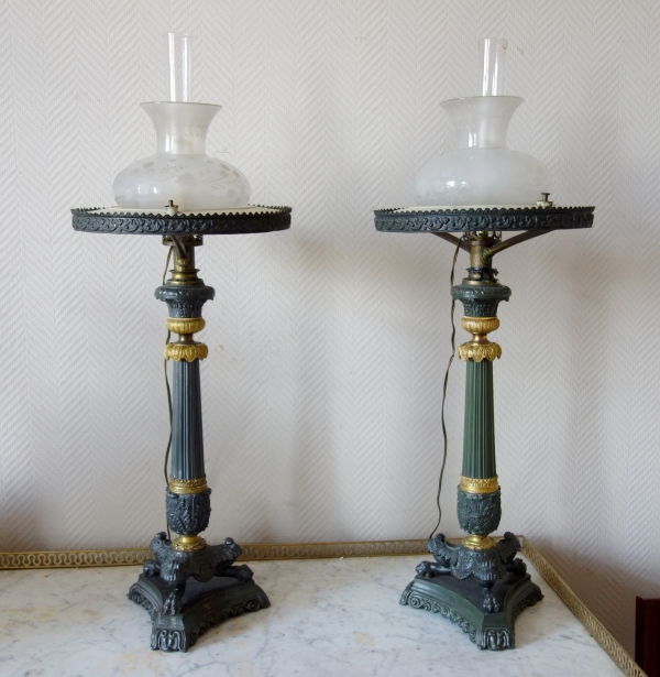 Paire de lampes Carcel en bronze patiné et doré, époque Restauration