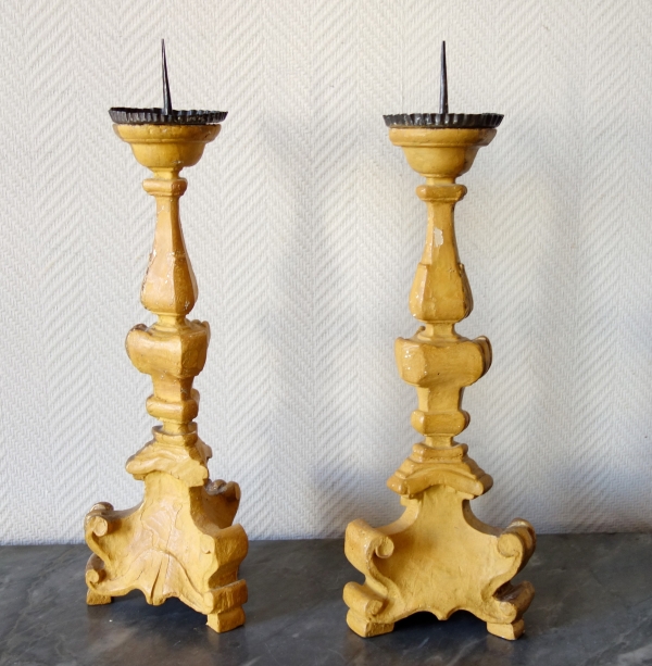 Paire de pique-cierges Louis XIV (bougeoirs) en bois doré d'époque début XVIIIe siècle