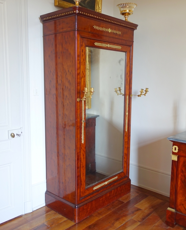 Jacob : armoire à glace psyché en acajou moucheté & bronze doré d'époque Restauration, estampillée