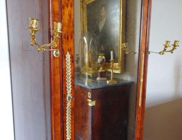 Jacob : armoire à glace psyché en acajou moucheté & bronze doré d'époque Restauration, estampillée